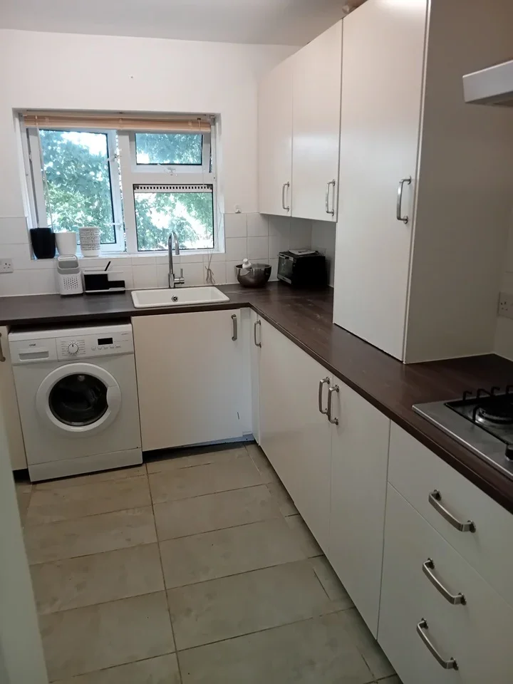 Flat Wallers Close in Greater London