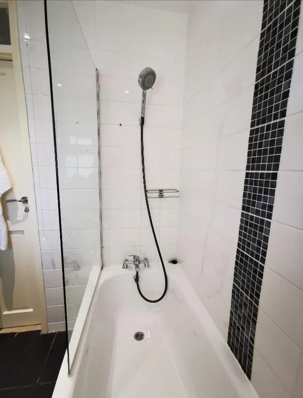 Flat Wallers Close in Greater London