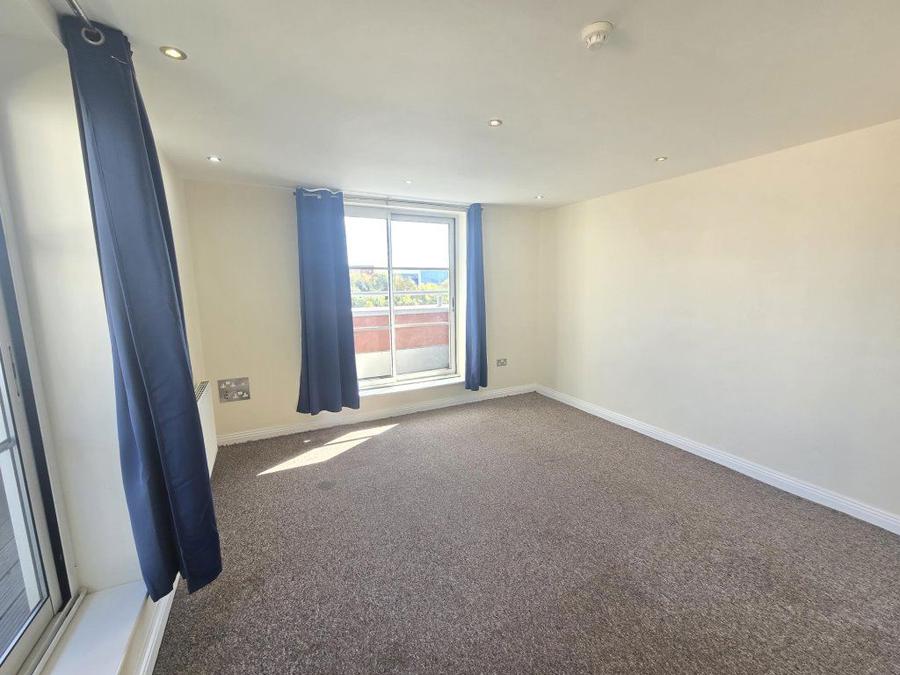 Flat Watkin Road in Leicester