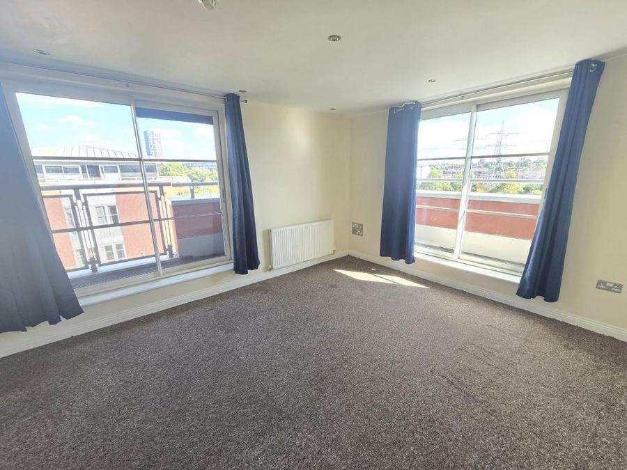 Flat Watkin Road in Leicester