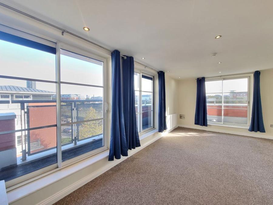 Flat Watkin Road in Leicester