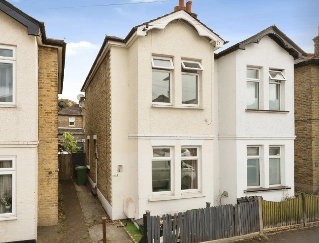 House Sutton Common Road in Greater London