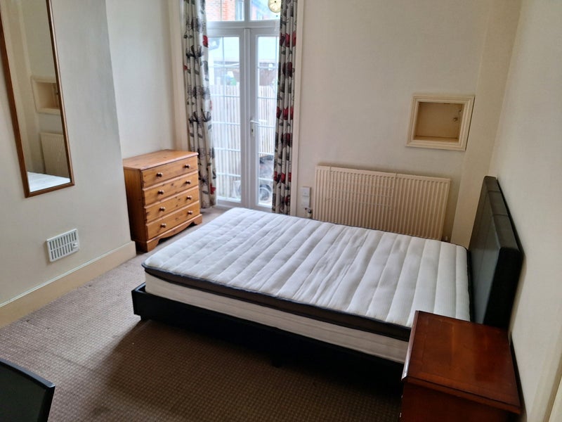 Room High Street in Greater London