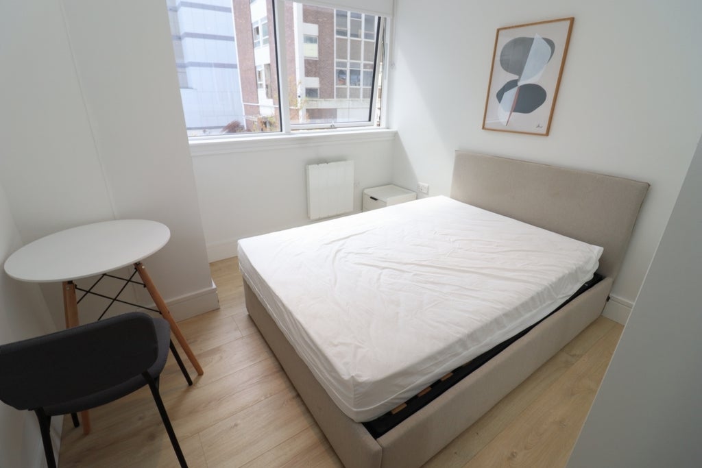 Room Globe Road in Greater London