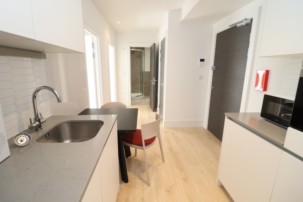 Room Globe Road in Greater London