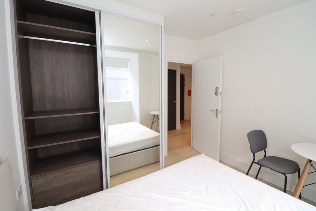 Room Globe Road in Greater London