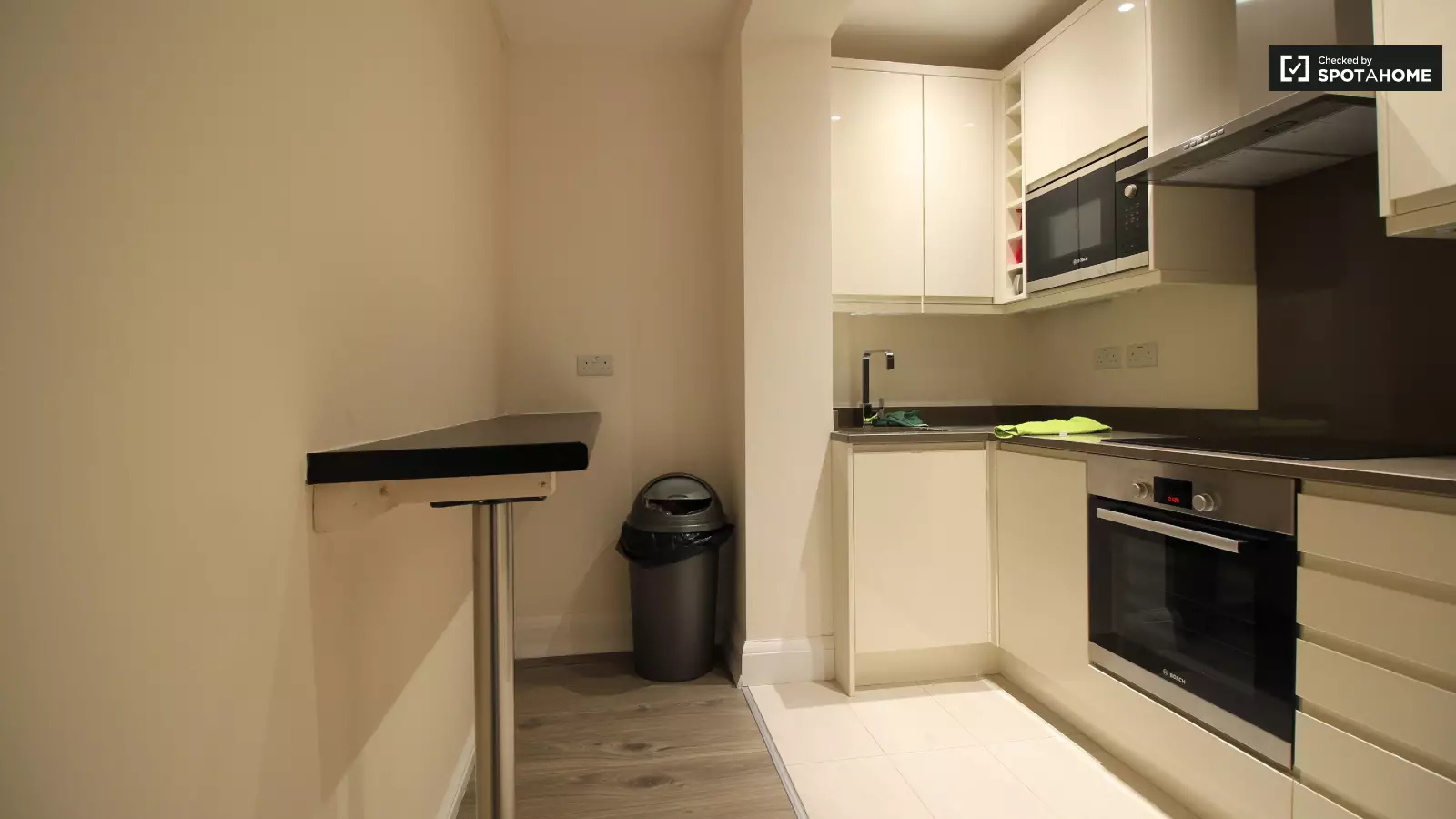Room Tachbrook Street in City of Westminster
