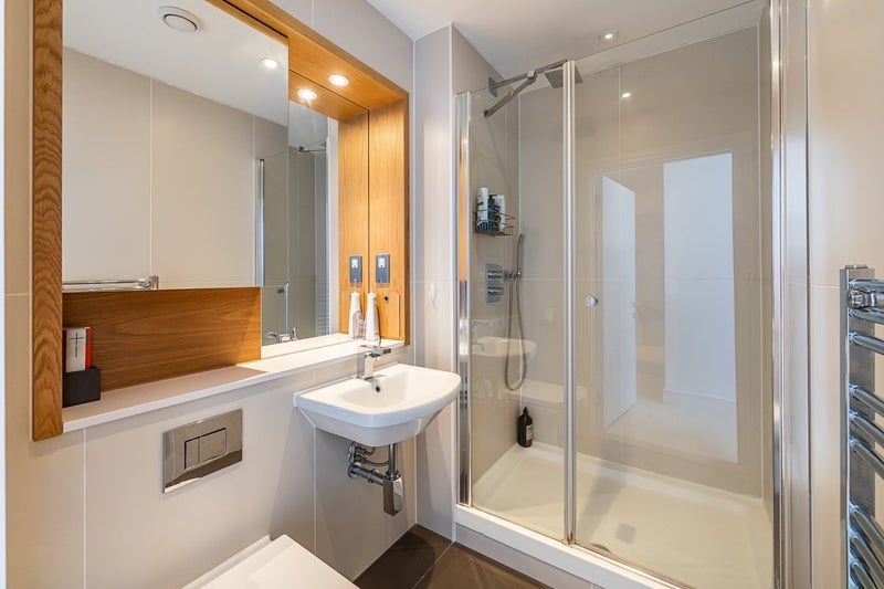 Room Clapham Road in Greater London