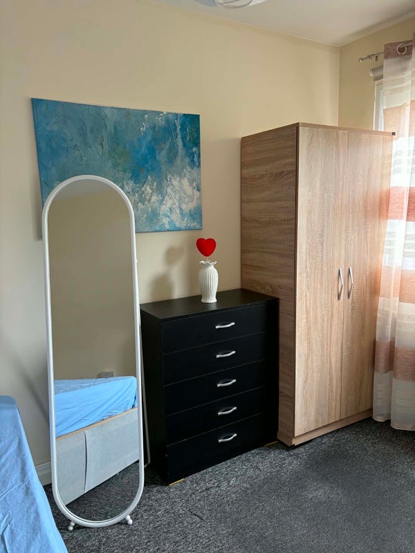 Room Eversholt Street in Greater London