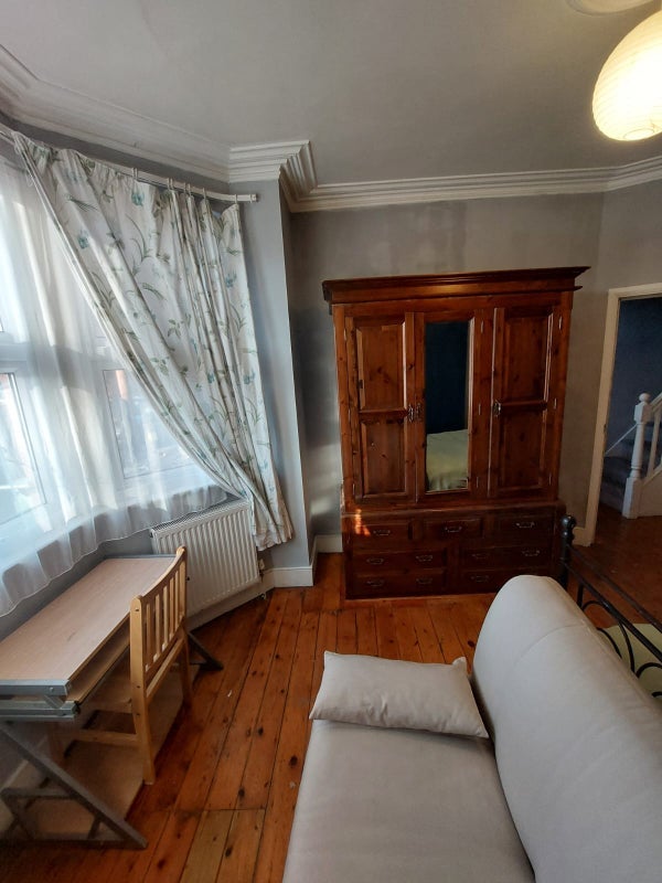 Room Edward Road in Greater London