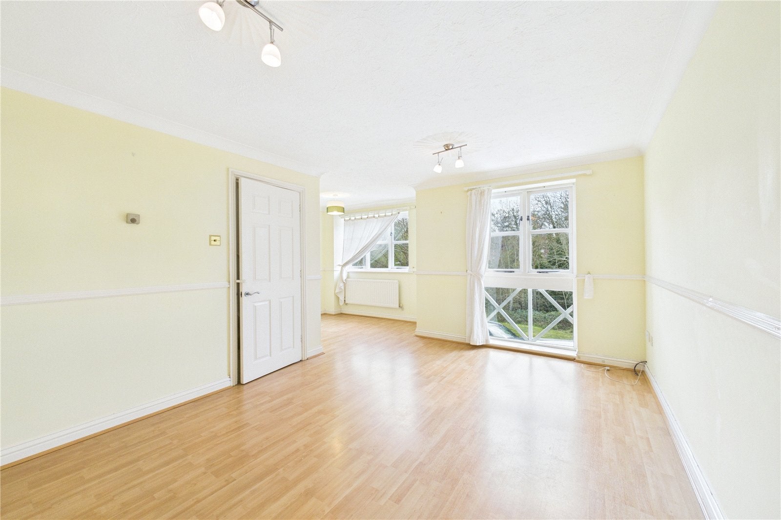 House Coltsfoot Close in Burghfield Common
