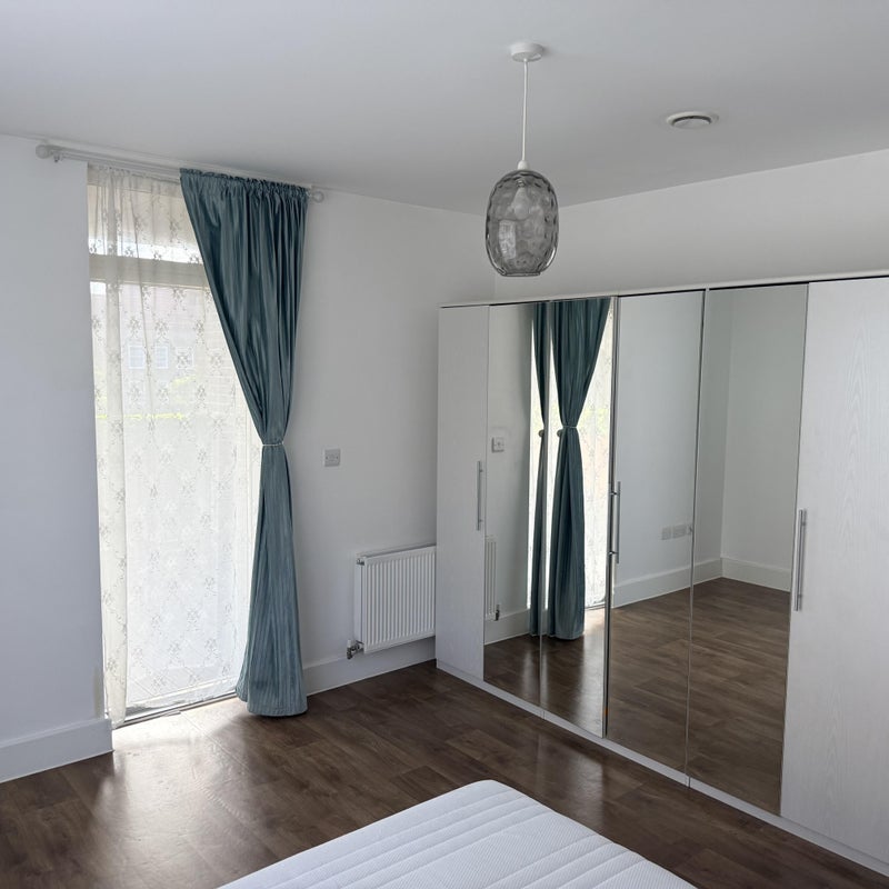 Room Forster Road in Greater London