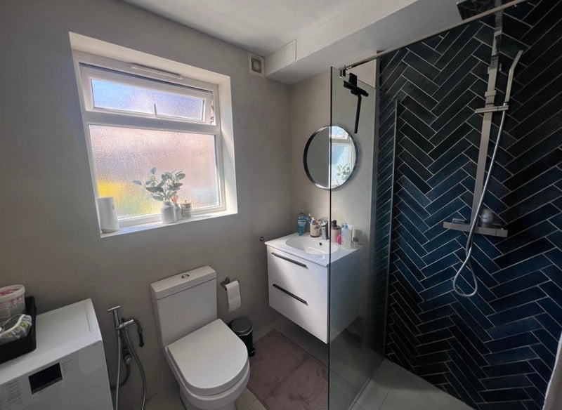Room Tennyson Road in Greater London