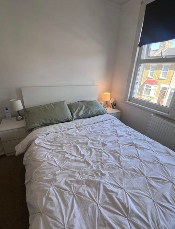 Room Tennyson Road in Greater London