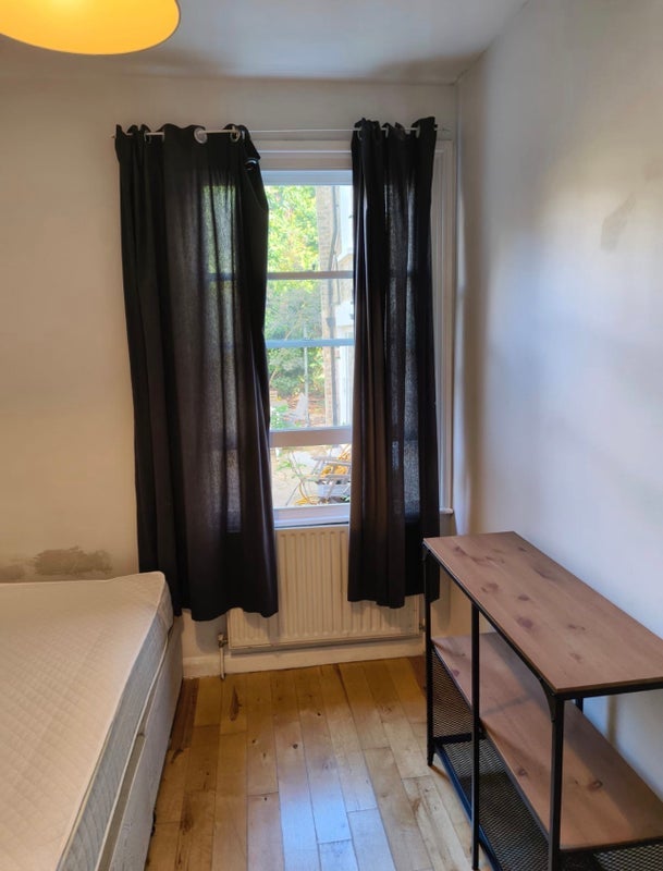 Room Playford Road in Greater London