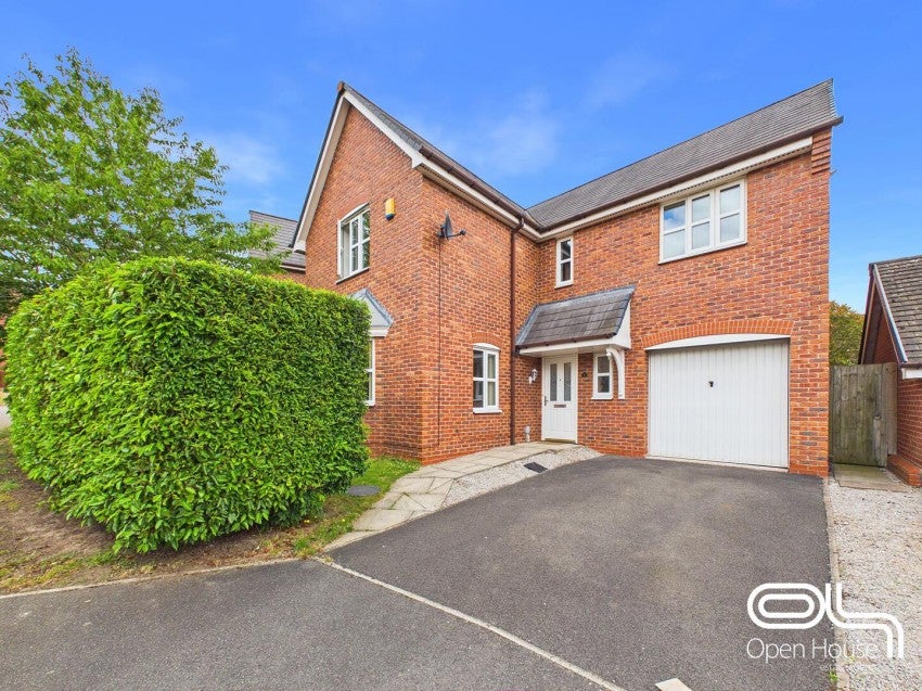 House Petersfield Way in Wychwood Village