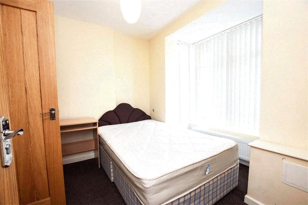 Room Heeley Road in Birmingham