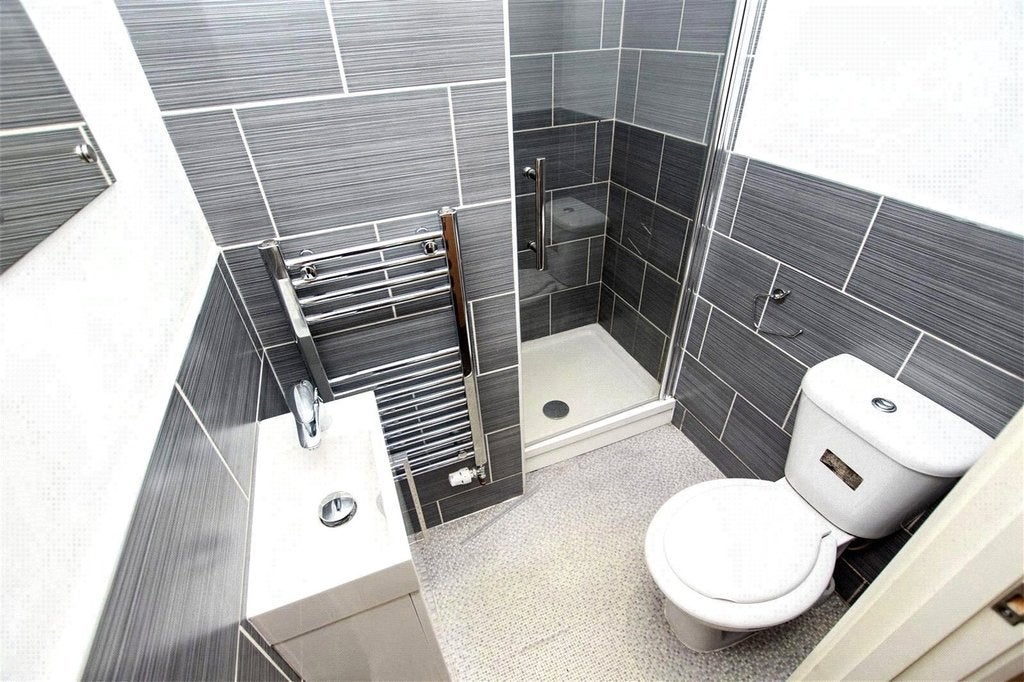 Room Heeley Road in Birmingham