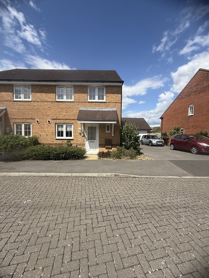 House Millpond Crescent in Chichester