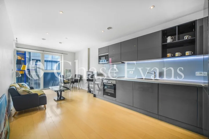 Flat International Square in Greater London