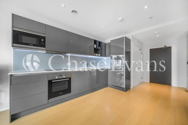 Flat International Square in Greater London