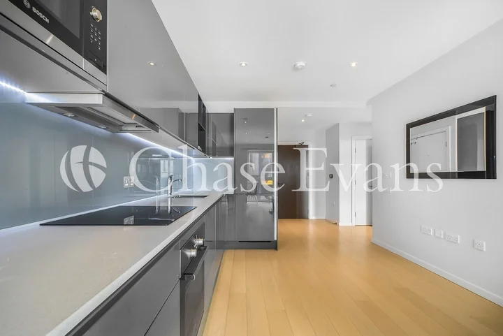 Flat International Square in Greater London