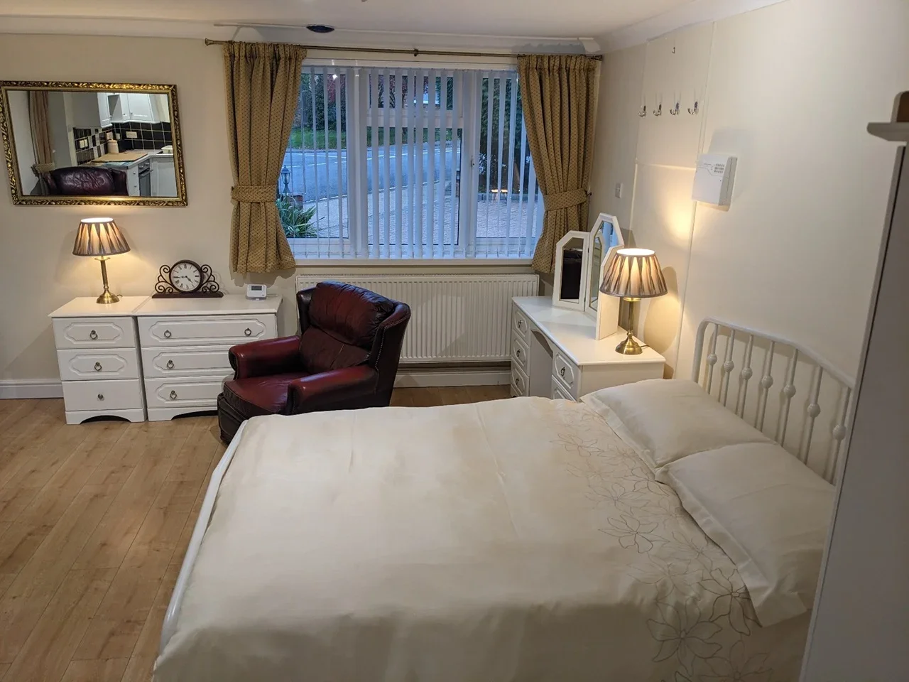 Flat Beacon Close in Greater London