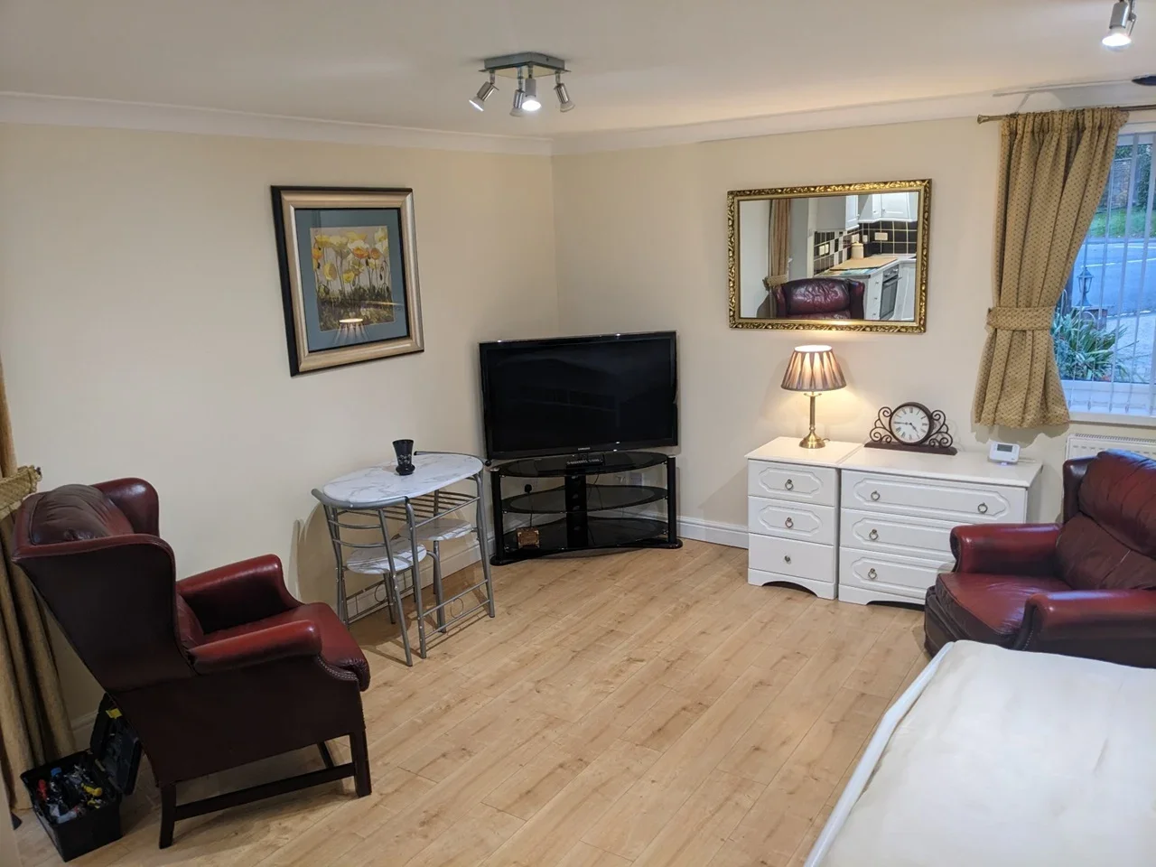 Flat Beacon Close in Greater London