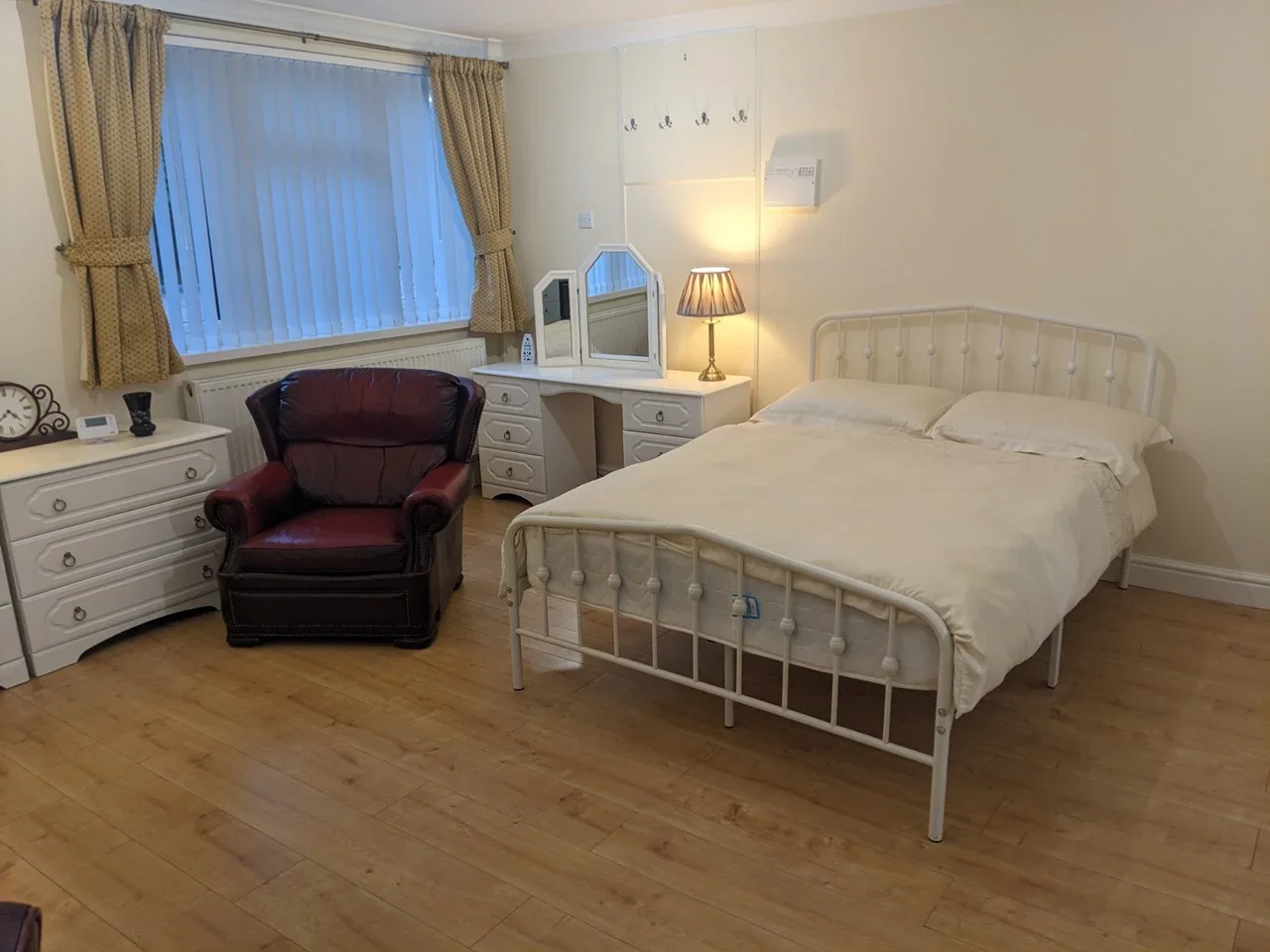 Flat Beacon Close in Greater London