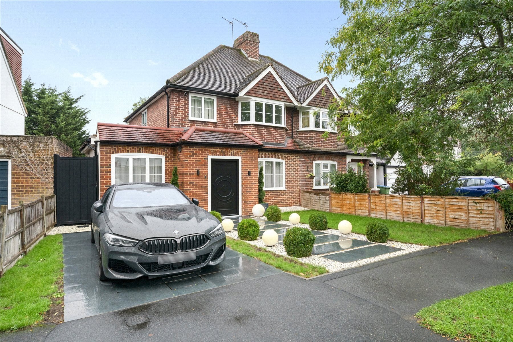 House Couchmore Avenue in Elmbridge