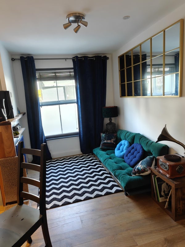 Room Ensign Street in Greater London