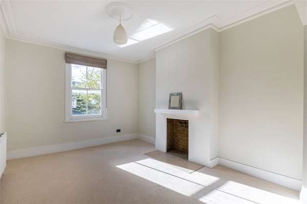 Flat Cromford Road in Greater London