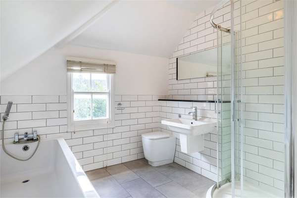 Flat Cromford Road in Greater London