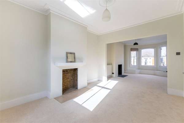 Flat Cromford Road in Greater London