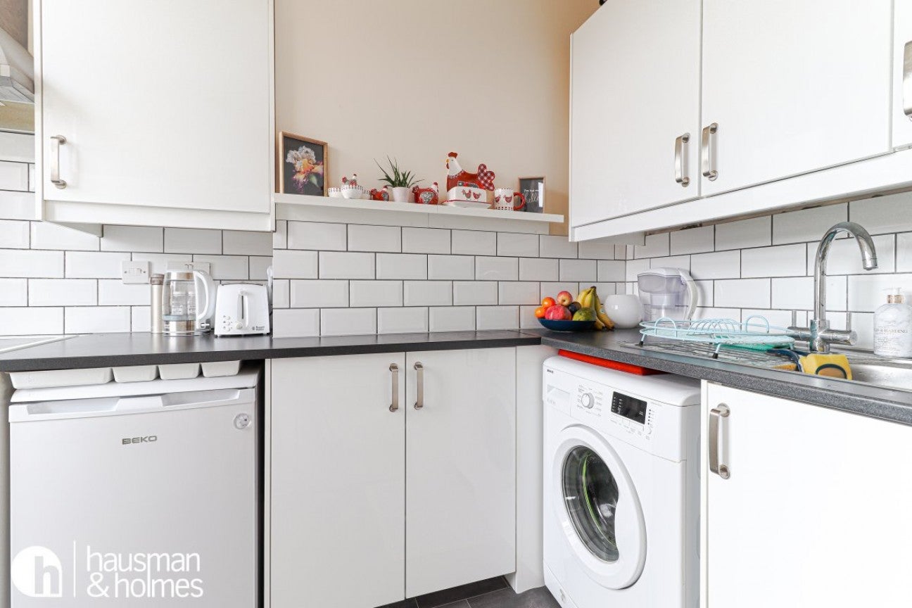 Flat Finchley Road in Greater London