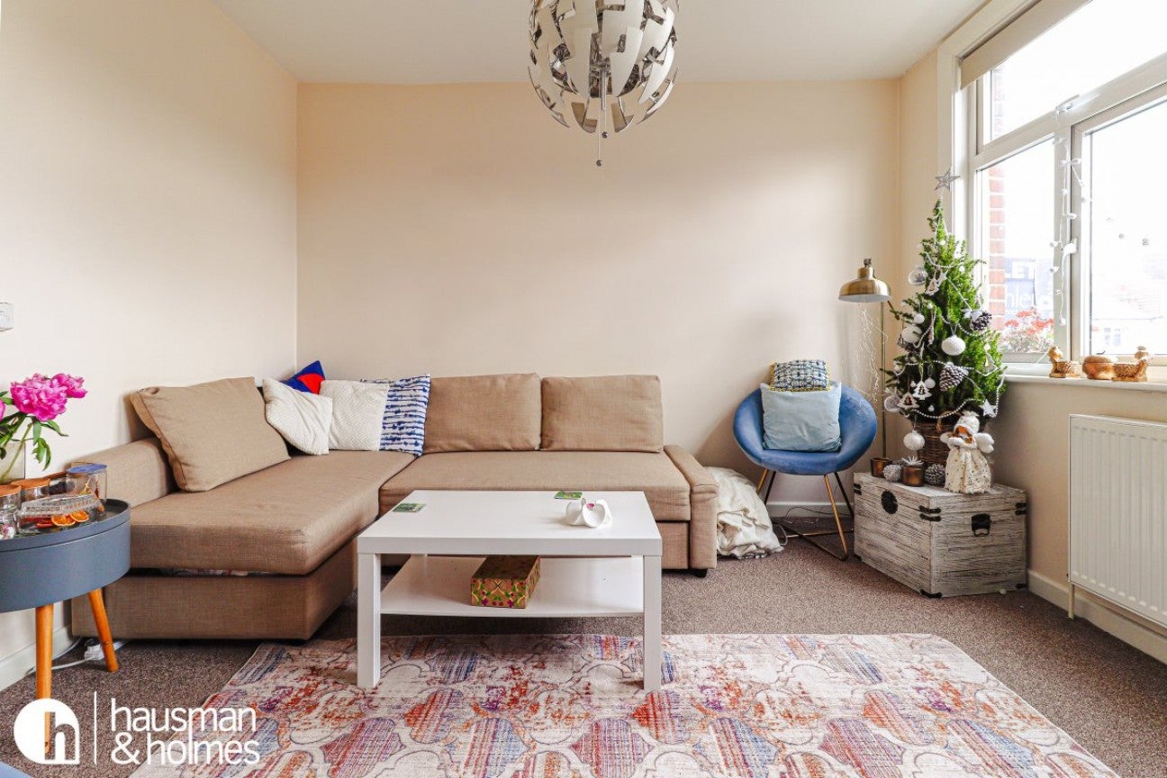 Flat Finchley Road in Greater London