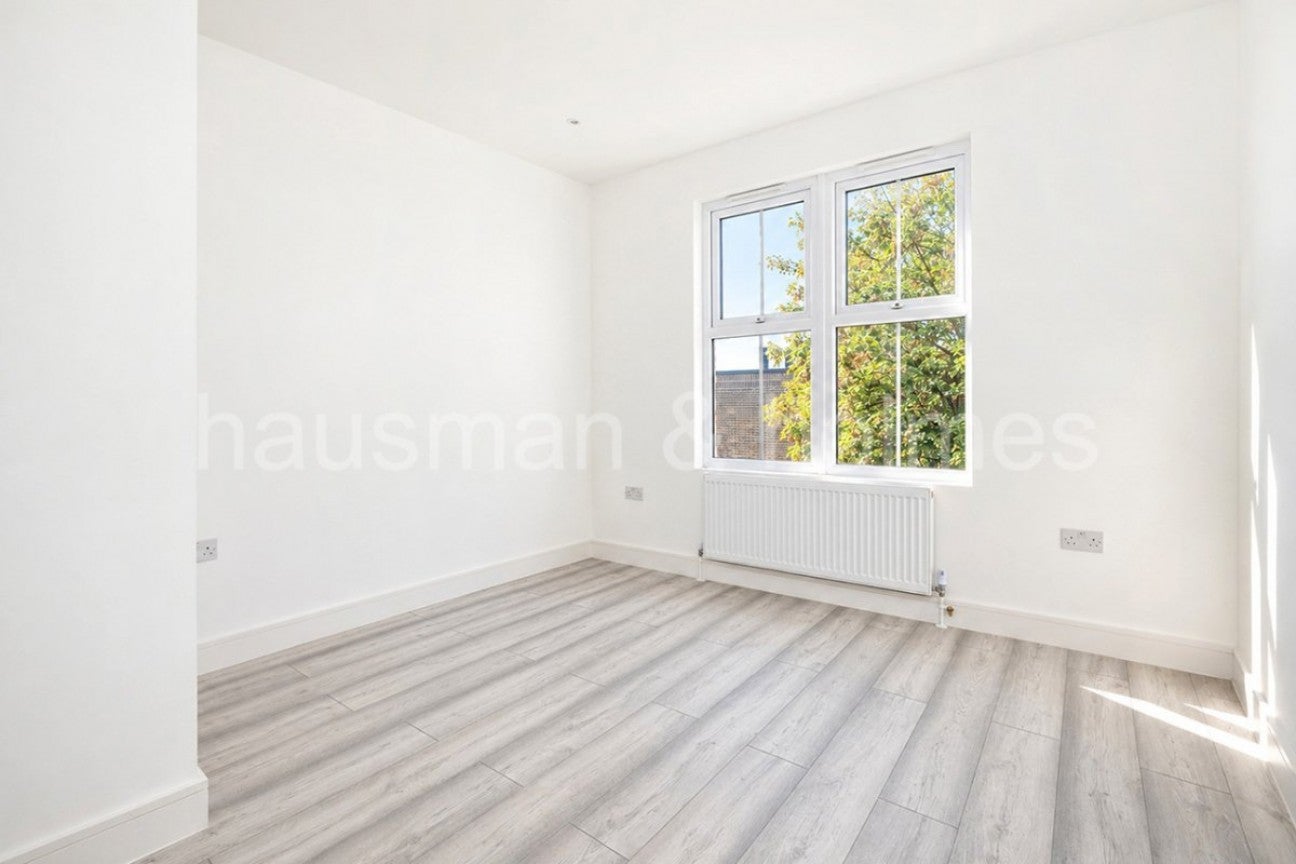 Flat Finchley Road in Greater London