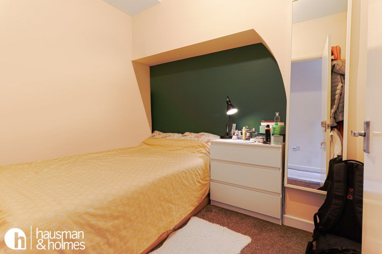 Flat Finchley Road in Greater London