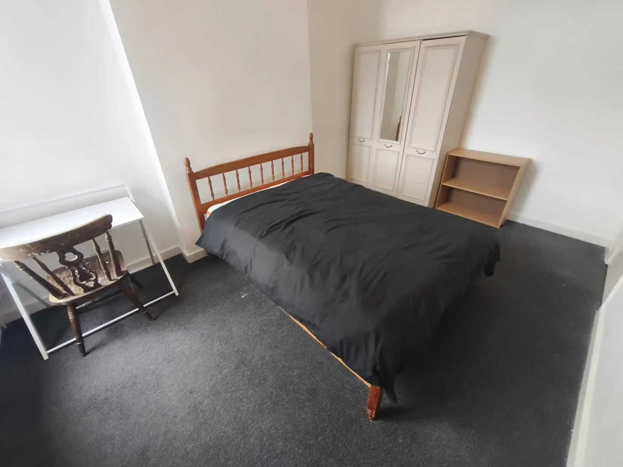 Room Wightman Road in Greater London