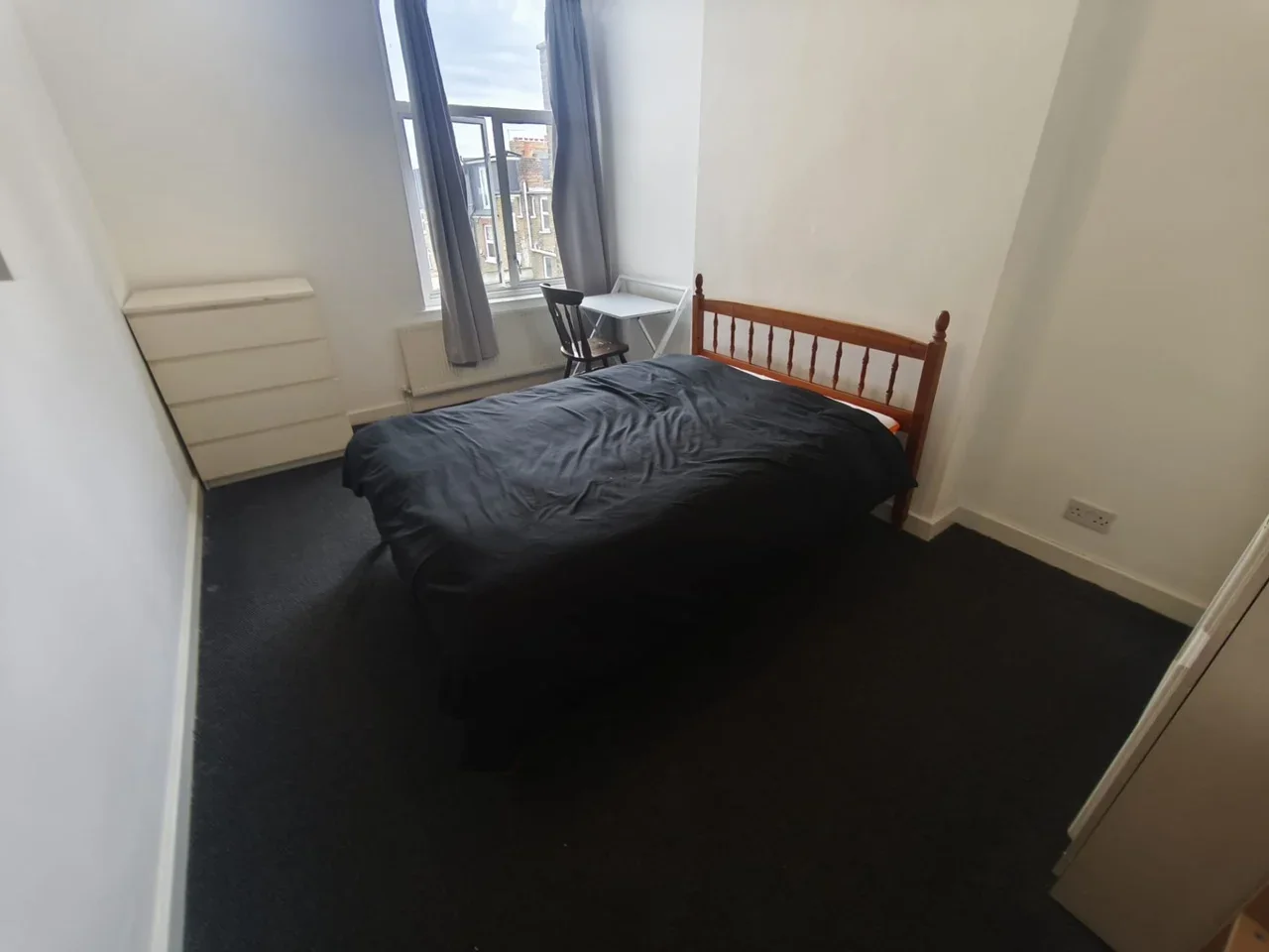 Room Wightman Road in Greater London