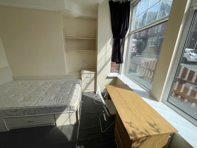 Room Winston Gardens in Leeds