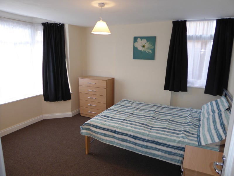 Room Larchmont Road in Leicester