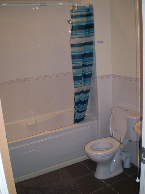 Room Larchmont Road in Leicester