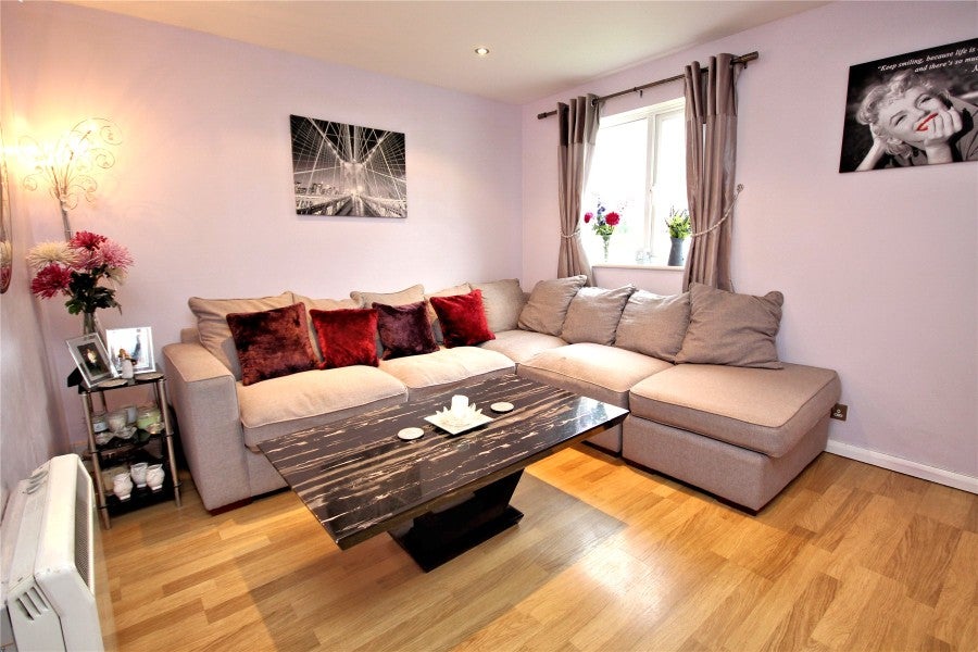 Flat Willowmead Close in Woking