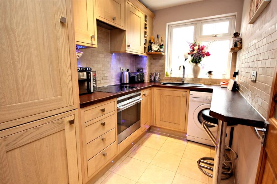 Flat Willowmead Close in Woking