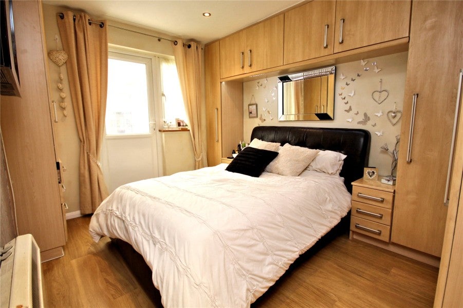 Flat Willowmead Close in Woking
