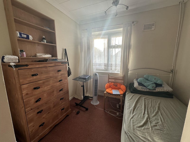 Room Langbrook Road in Greater London