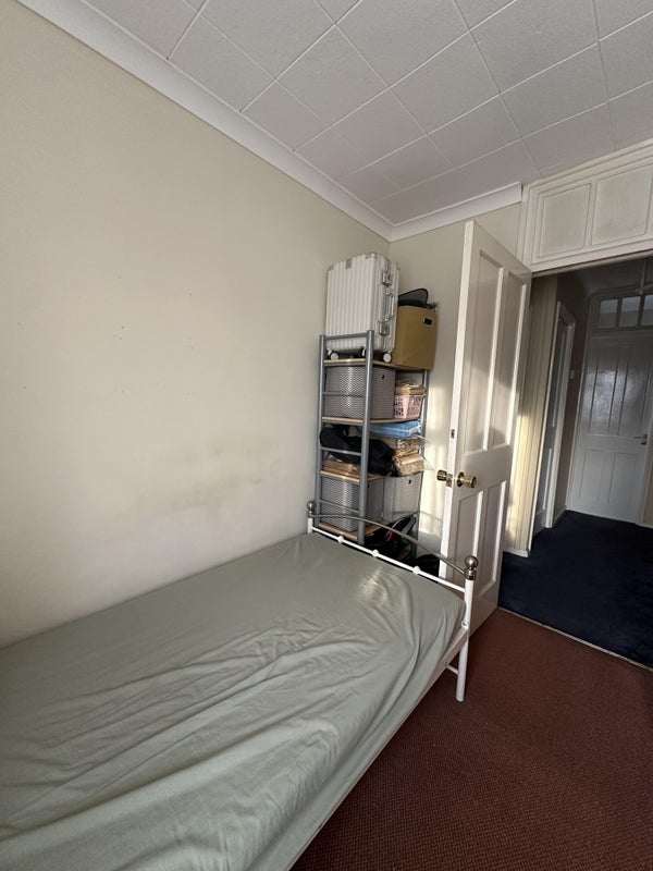 Room Langbrook Road in Greater London
