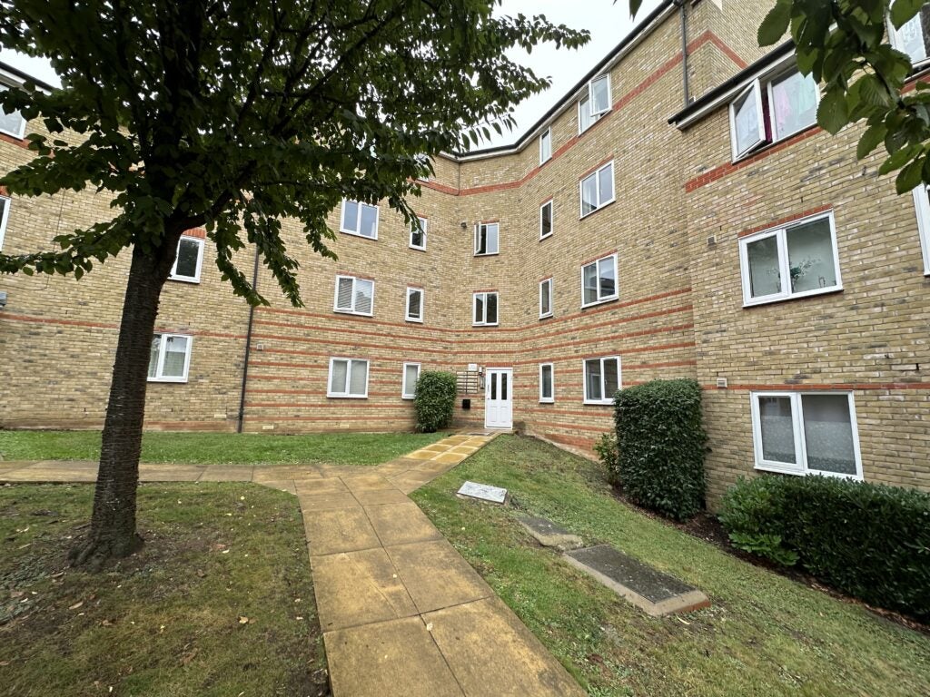 Flat Rookes Crescent in Chelmsford