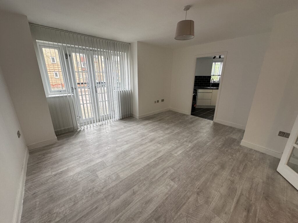 Flat Rookes Crescent in Chelmsford